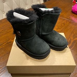 Uggs Bailey Button Black 7 Toddler